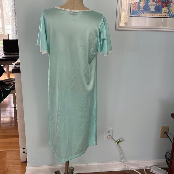Vanity Fair Nightgown with Lacey VINTAGE V Neck Short Sleeve - Picture 5 of 8